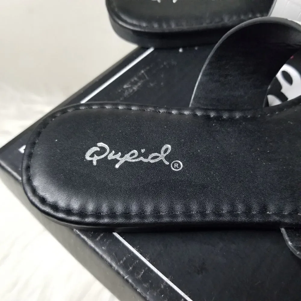 Quipid sandals black and white size 7